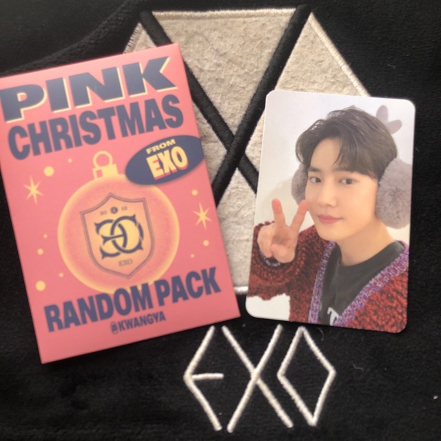 EXO(エクソ)のEXO スホ　キム・ジュンミョン　Suho  トレカPINK CHRISTMAS エンタメ/ホビーのタレントグッズ(アイドルグッズ)の商品写真