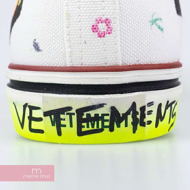 VETEMENTS 2020SS Classic High Tops Hardcore Happiness SS20SN001 ヴェトモン クラシックハイトップ ハードコアハピネス ハイカットスニーカー 落書きプリント ホワイト サイズ40(24.5cm)【221006】【新古品】【me04】 メンズの靴/シューズ(スニーカー)の商品写真