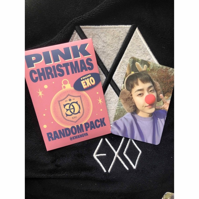 EXO(エクソ)のEXO Xiumin シウミンキム・ミンソクトレカPINK CHRISTMAS エンタメ/ホビーのCD(K-POP/アジア)の商品写真