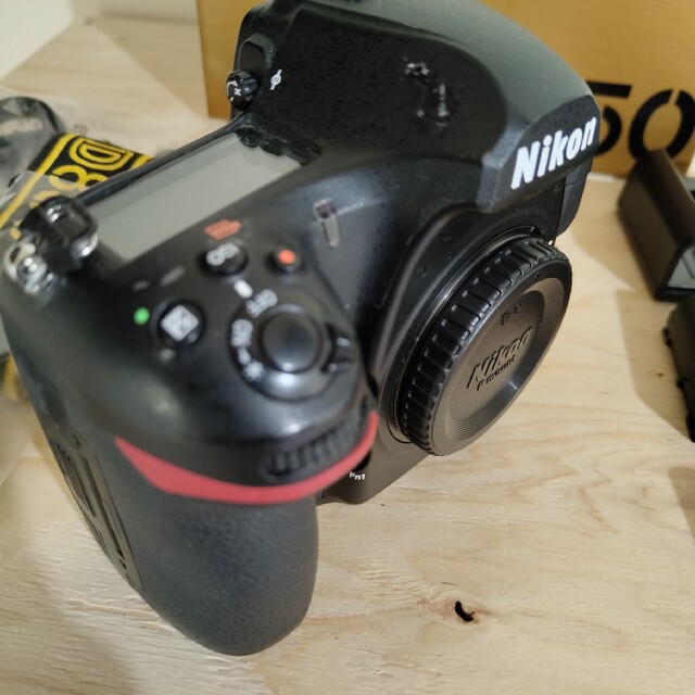 Nikon(ニコン)のNikon D850 バッテリー４本 スマホ/家電/カメラのカメラ(デジタル一眼)の商品写真