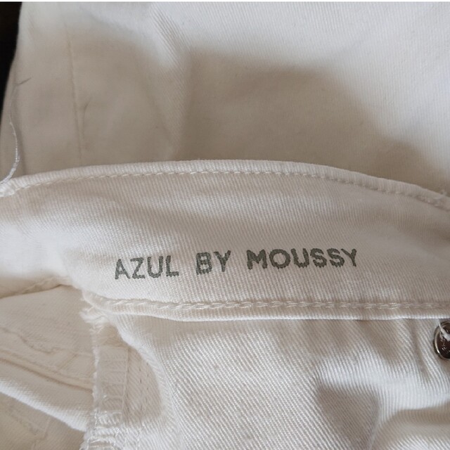 AZUL by moussy(アズールバイマウジー)のAZUL BY MOUSSY   白デニム Ｓ レディースのパンツ(デニム/ジーンズ)の商品写真