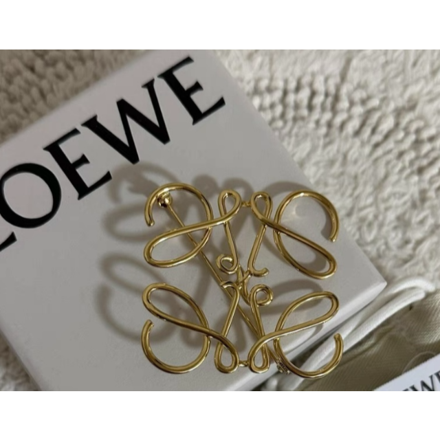 品質は非常に良い LOEWE ロエベ アナグラム ブローチ ゴールド 百貨店