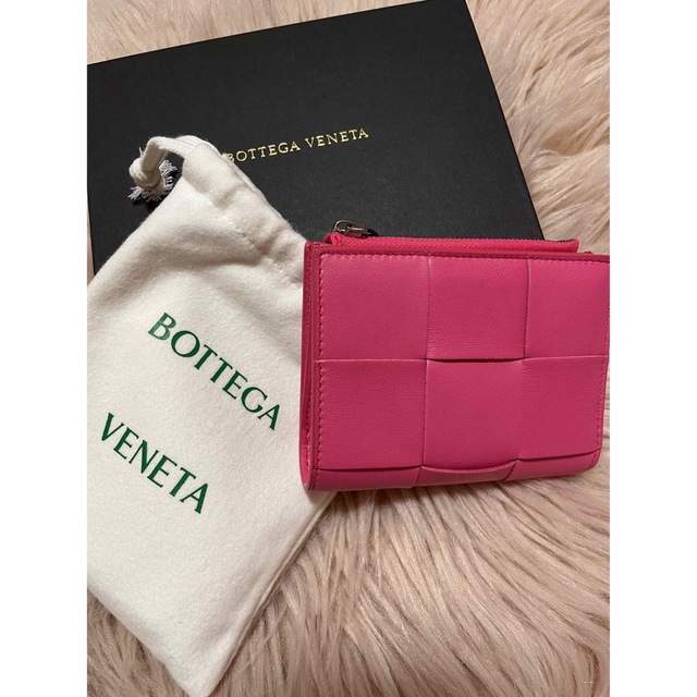 Bottega Veneta(ボッテガヴェネタ)のBOTTEGA VENETA イントレチャート　折り財布　ボンボン メンズのファッション小物(折り財布)の商品写真