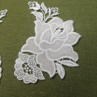 No.1082 ケミカル 刺繍 お花 モチーフ 20枚 - 各種パーツ