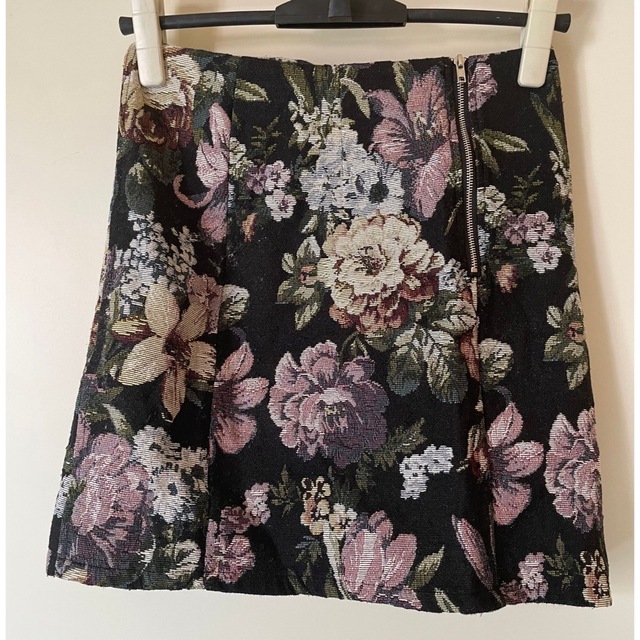GRL(グレイル)の♡ GRL ミニスカート 花柄 Sサイズ レディースのスカート(ミニスカート)の商品写真
