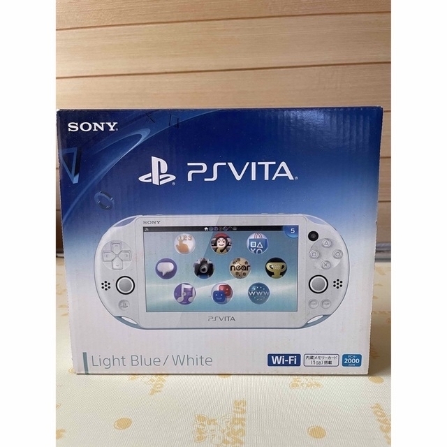 PlayStation Vita(プレイステーションヴィータ)のPS VITA PCH-2000 ライトブルー/ホワイト 本体 メモリーカード付 エンタメ/ホビーのゲームソフト/ゲーム機本体(携帯用ゲーム機本体)の商品写真