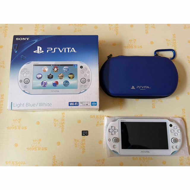 PlayStation Vita(プレイステーションヴィータ)のPS VITA PCH-2000 ライトブルー/ホワイト 本体 メモリーカード付 エンタメ/ホビーのゲームソフト/ゲーム機本体(携帯用ゲーム機本体)の商品写真