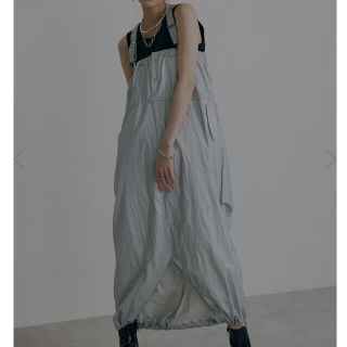 アメリヴィンテージ(Ameri VINTAGE)のMANY WAY SUSPENDER SKIRT　シルバー(ロングワンピース/マキシワンピース)