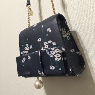 スナイデル(SNIDEL)の【美品】snidelチェーン花柄バッグ(ショルダーバッグ)