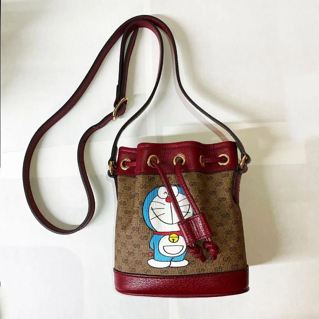 最先端 Gucci 限定 2021年 バケットバッグ ミニ ドラえもん×GUCCI 未