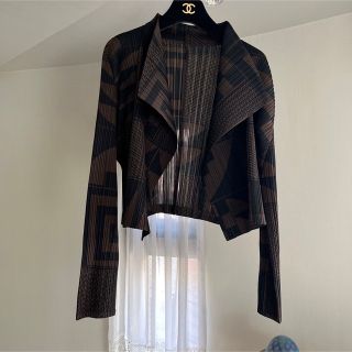 プリーツプリーズイッセイミヤケ(PLEATS PLEASE ISSEY MIYAKE)のPLEATS PLEASE   カーディガン　ほぼ未使用(カーディガン)