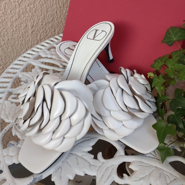 VALENTINO(ヴァレンティノ)の♥お花バレンチノ♥のミュール レディースの靴/シューズ(ミュール)の商品写真