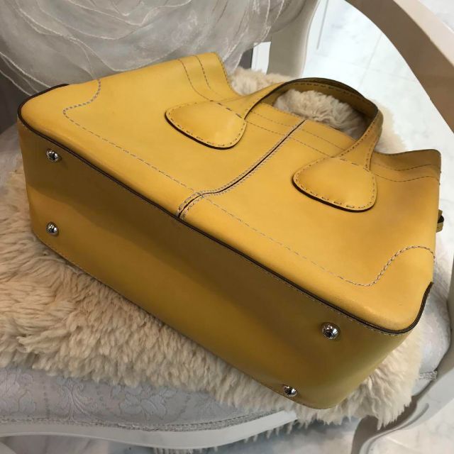 TOD'S　トッズ　ハンドバッグ　レザー　ステッチ　イエロー　ロゴ