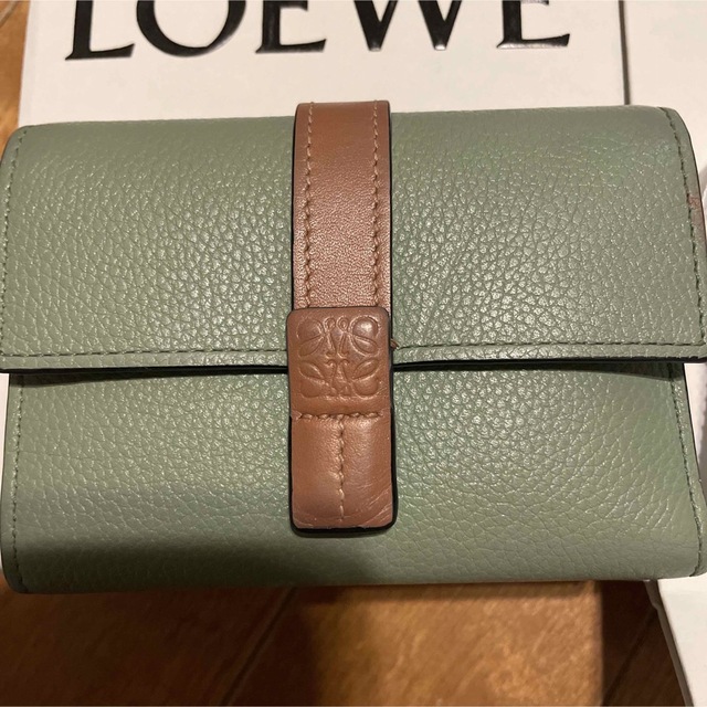 LOEWE(ロエベ)の美品❗️ロエベ２つ折り財布 レディースのファッション小物(財布)の商品写真