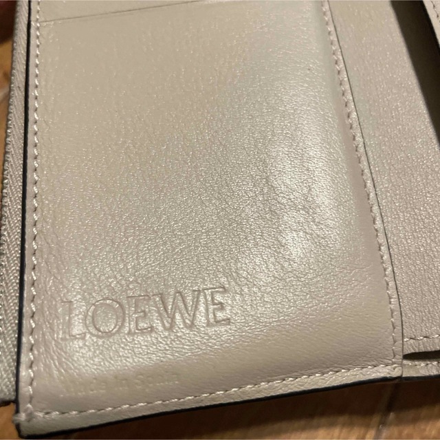 LOEWE(ロエベ)の美品❗️ロエベ２つ折り財布 レディースのファッション小物(財布)の商品写真