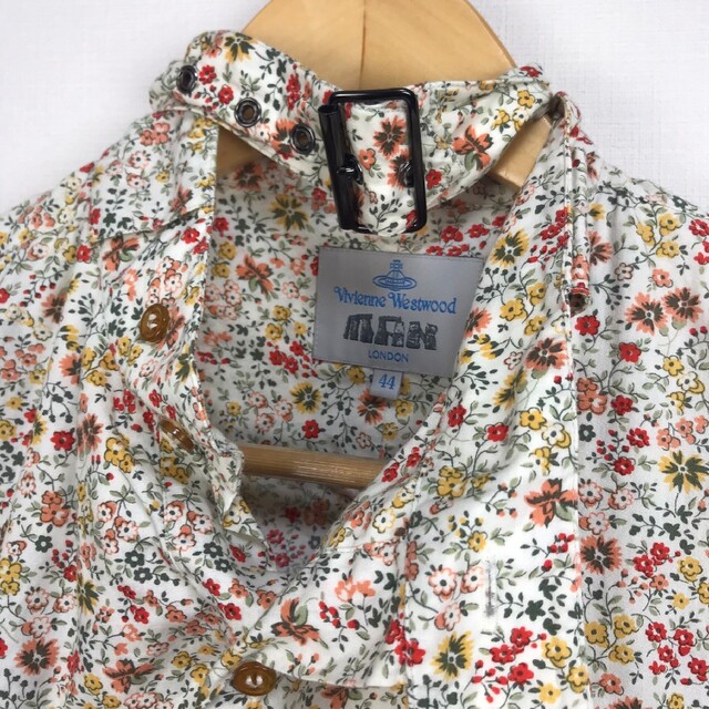 Vivienne Westwood(ヴィヴィアンウエストウッド)の美品 ヴィヴィアンウエストウッドマン 長袖シャツ 花柄 サイズ44 メンズのトップス(シャツ)の商品写真