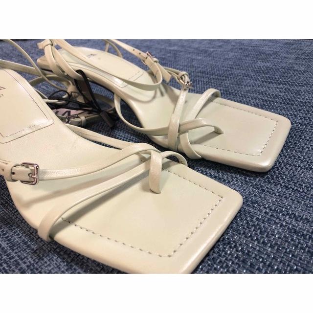 ZARA(ザラ)のZARA アンクルストラップサンダル¥8990 ピスタチオ　37 レディースの靴/シューズ(サンダル)の商品写真