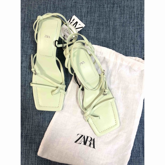 ZARA(ザラ)のZARA アンクルストラップサンダル¥8990 ピスタチオ　37 レディースの靴/シューズ(サンダル)の商品写真