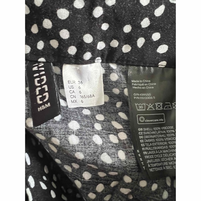 H&M(エイチアンドエム)のH&M★スリットドットスカート レディースのスカート(ひざ丈スカート)の商品写真