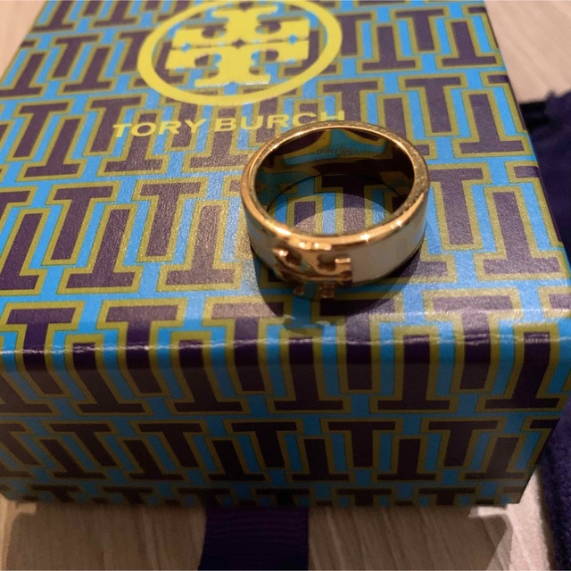 Tory Burch(トリーバーチ)のトリーバーチ　キラエナメルリング　ホワイト レディースのアクセサリー(リング(指輪))の商品写真