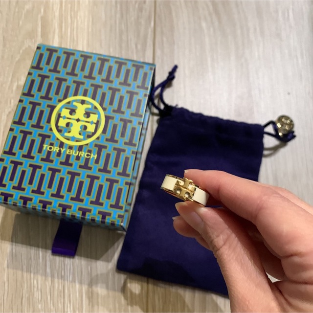 Tory Burch(トリーバーチ)のトリーバーチ　キラエナメルリング　ホワイト レディースのアクセサリー(リング(指輪))の商品写真