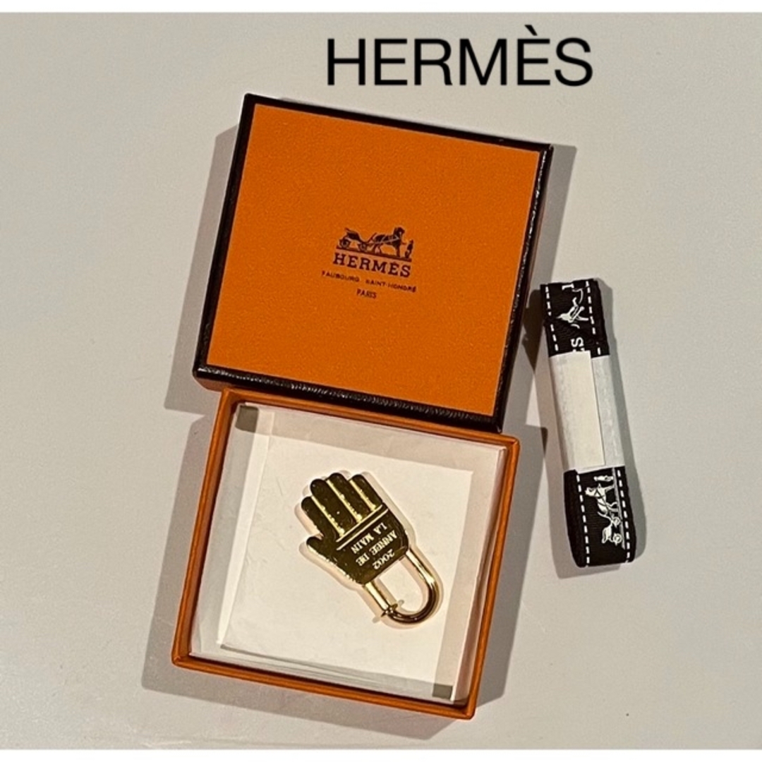 Hermes(エルメス)のHERMÈSエルメス  カデナ2002年ハンドモチーフ  レディースのアクセサリー(チャーム)の商品写真
