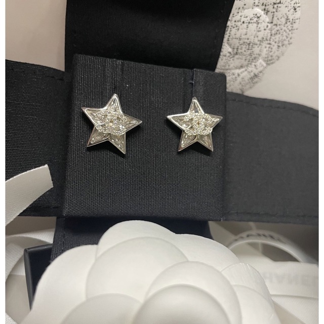 新品新作❣️正規CHANEL 23S キラキラ CCロゴ スターピアス 【税込