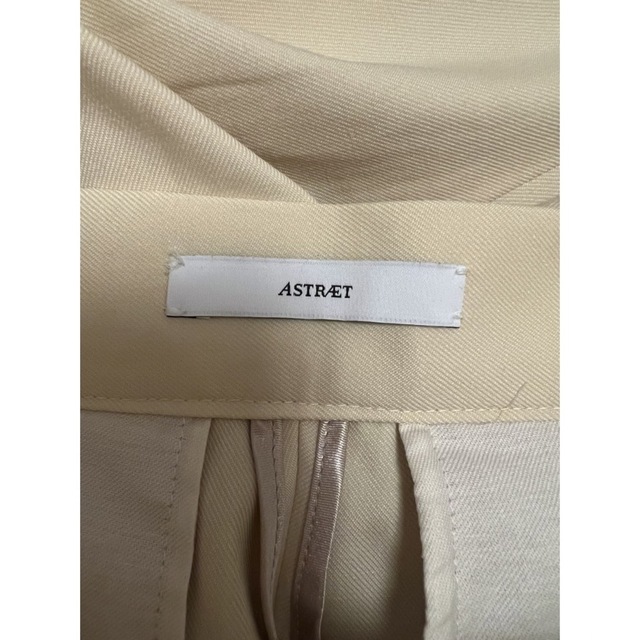 ASTRAET(アストラット)の定価2万超え　ASTRAET（アストラット）クロップドパンツ　日本製 レディースのパンツ(クロップドパンツ)の商品写真