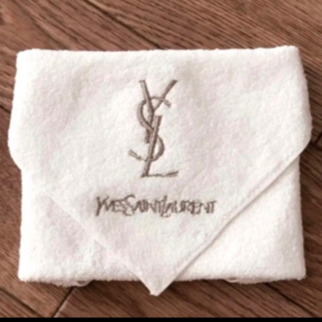 Yves Saint Laurent(イヴサンローラン)の【新品】✨YSLイブサンローラン タオルハンカチ インテリア/住まい/日用品の日用品/生活雑貨/旅行(タオル/バス用品)の商品写真