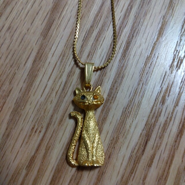 ゴールド　猫　ネックレス レディースのアクセサリー(ネックレス)の商品写真