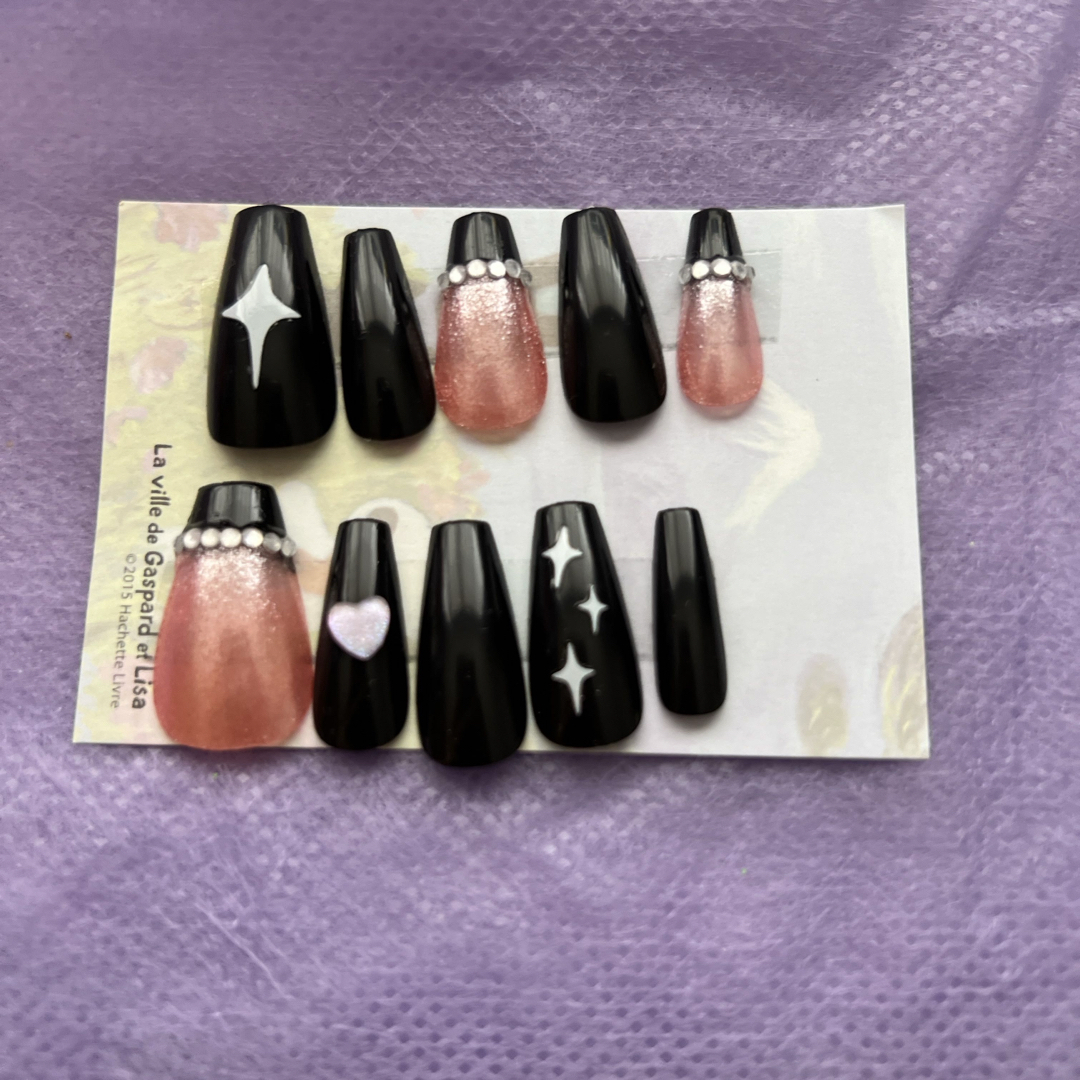 ピンク 黒 ハート  激安ネイル ネイルチップ 量産型 可愛い 現品限り コスメ/美容のネイル(つけ爪/ネイルチップ)の商品写真