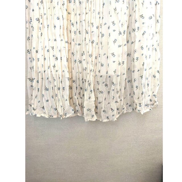 heather(ヘザー)の【送料無料レディース】Heatherヘザー　シフォンプリーツスカート　花柄　白 レディースのスカート(ロングスカート)の商品写真