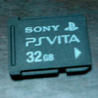 ソニー(SONY)のPSVITA　メモリーカード　32GB(携帯用ゲーム機本体)