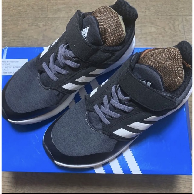 adidas(アディダス)のアディダス ファイト　20cm キッズ/ベビー/マタニティのキッズ靴/シューズ(15cm~)(スニーカー)の商品写真