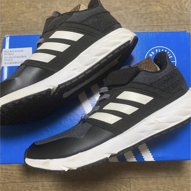 adidas(アディダス)のアディダス ファイト　20cm キッズ/ベビー/マタニティのキッズ靴/シューズ(15cm~)(スニーカー)の商品写真