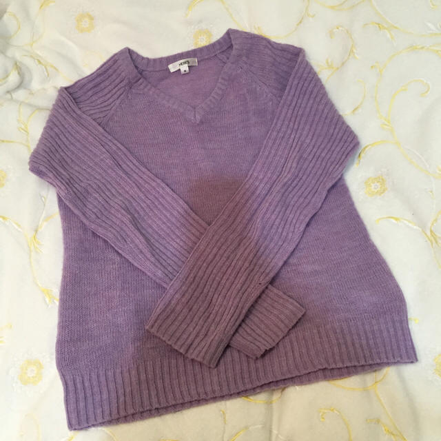 HERE'S(ヒアーズ)のラベンダー色 紫 ニット レディースのトップス(ニット/セーター)の商品写真