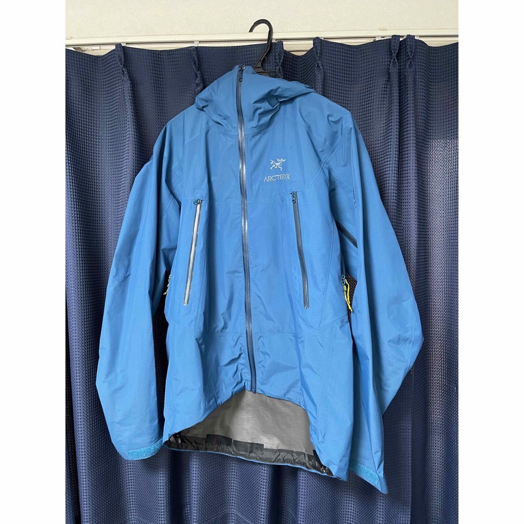 ARC'TERYX(アークテリクス)のARC'TERYX マウンテンパーカー GORETEX beta blue メンズのジャケット/アウター(ナイロンジャケット)の商品写真