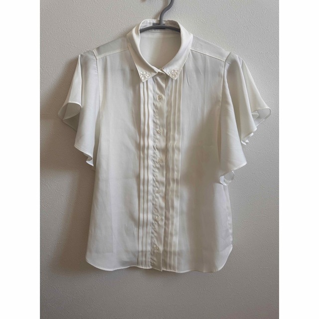 白色　ブラウス レディースのトップス(シャツ/ブラウス(半袖/袖なし))の商品写真
