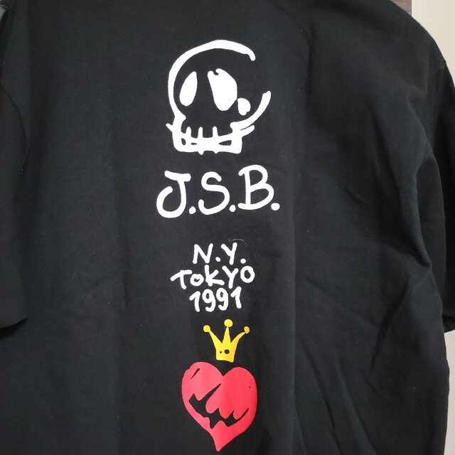 三代目 J Soul Brothers(サンダイメジェイソウルブラザーズ)の三代目J Soul Brothers　J.S.B　半袖Tシャツ　M　BLACK エンタメ/ホビーのタレントグッズ(ミュージシャン)の商品写真