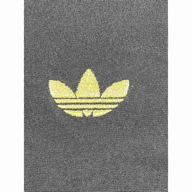 adidas(アディダス)の人気ブラック！背面ロゴ！adidas トラックジャケット　ジャージ メンズのトップス(ジャージ)の商品写真