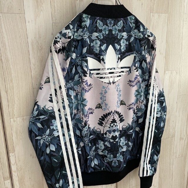 Originals（adidas）(オリジナルス)の【人気柄】adidas　アディダス　パープルフラワー　総柄　花柄　ジャージ　Ｌ レディースのトップス(その他)の商品写真