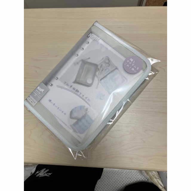 レイメイ藤井 バインダー Kept マルチ収納ファイル 6穴 A5 ムーングレー インテリア/住まい/日用品の文房具(ファイル/バインダー)の商品写真