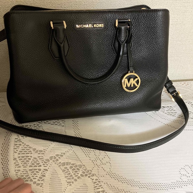 Michael Kors(マイケルコース)のMICHAEL CORS ラージ　サッチェル レディースのバッグ(ショルダーバッグ)の商品写真