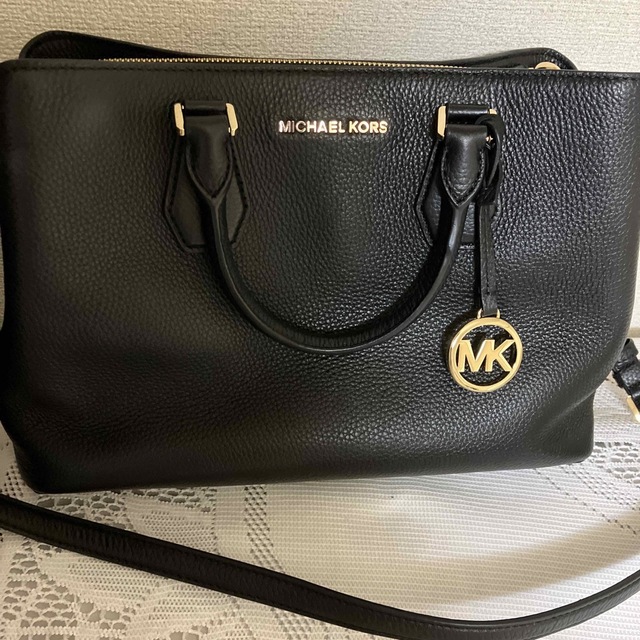 Michael Kors(マイケルコース)のMICHAEL CORS ラージ　サッチェル レディースのバッグ(ショルダーバッグ)の商品写真