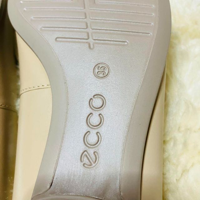 ECHO(エコー)の未使用級 エコー フラットパンプス『22.5』美品 ラウンドトゥ レザーシューズ レディースの靴/シューズ(ハイヒール/パンプス)の商品写真