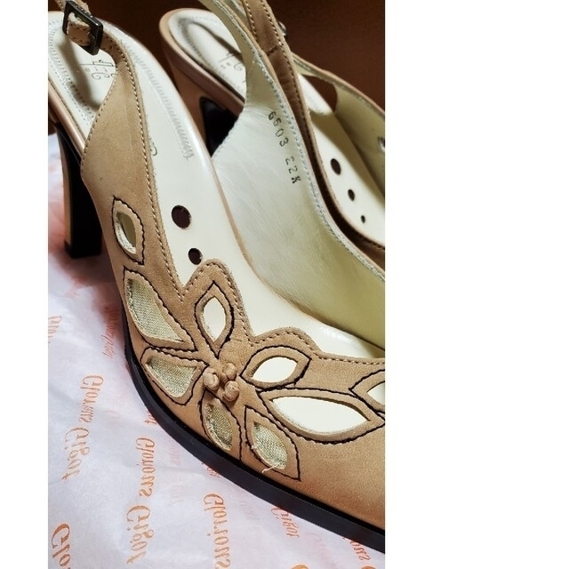 新品未使用グロリアスジゴ パンプスバック ストラップ 22.5ベージュハイヒール レディースの靴/シューズ(ハイヒール/パンプス)の商品写真