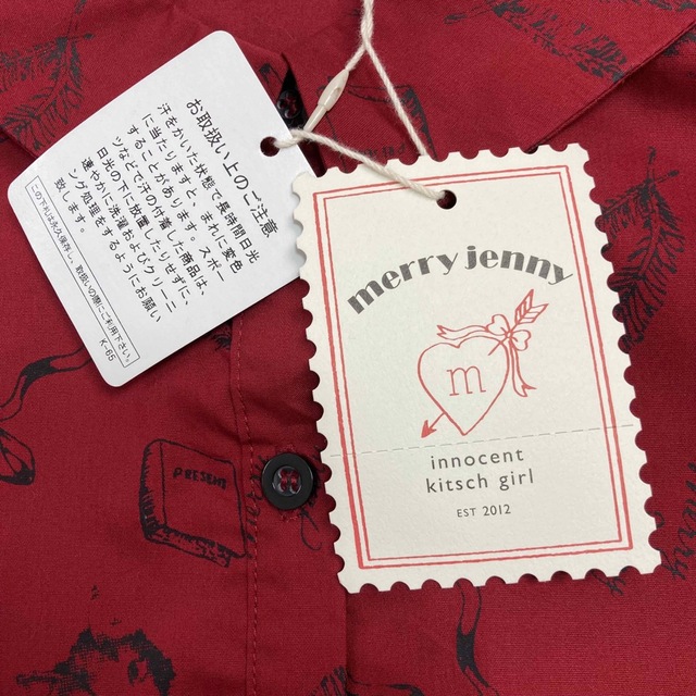 merry jenny(メリージェニー)の【新品】半額 merry jenny 総柄シャツ 赤シャツ 個性的 モード ネコ レディースのトップス(シャツ/ブラウス(長袖/七分))の商品写真