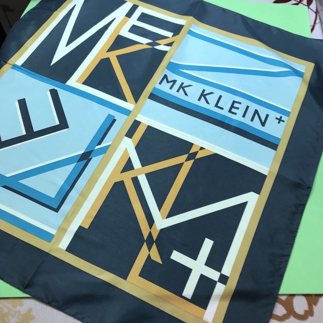 MK KLEIN+(エムケークランプリュス)のMK.KLEIN…ミニスカーフ…未使用 レディースのファッション小物(バンダナ/スカーフ)の商品写真