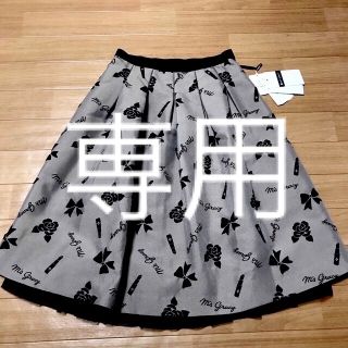 エムズグレイシー(M'S GRACY)の【専用　新品】エムズグレイシー♡カメリア柄フレアスカート　(ひざ丈スカート)