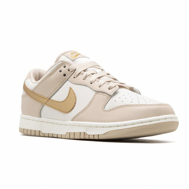 NIKE(ナイキ)のNIKE Dunk Low Gold Swoosh 新品 レディースの靴/シューズ(スニーカー)の商品写真